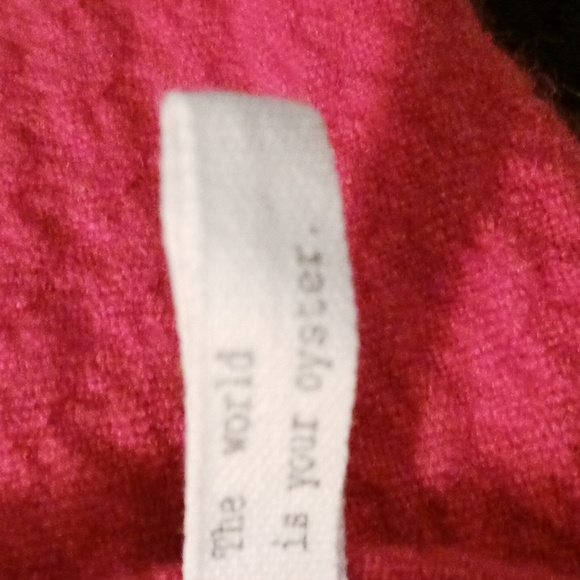 *SOLD* Travel Wrap, Cozy, Classy - Picture 5 of 8